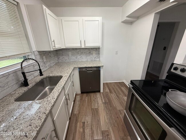 Building Photo - 1015 Busac Ave