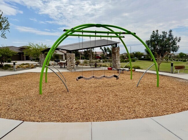Building Photo - Beautiful 3 Bedroom 2 Bath Single Level Newer Built Home In Litchfield Park! Has Solar!