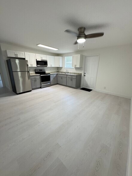 Building Photo - 910 33rd St