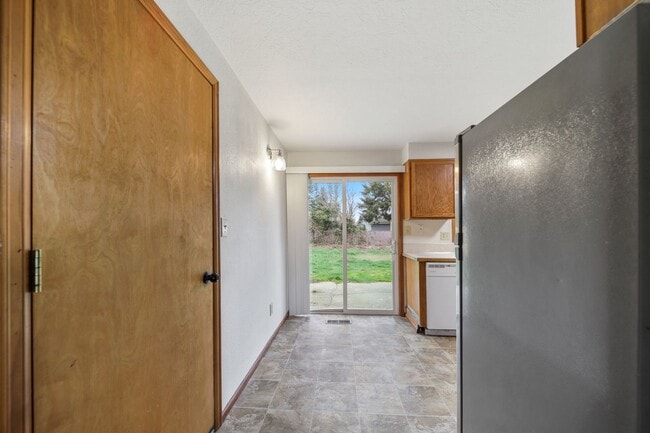 Building Photo - 4218 6th Ave NE