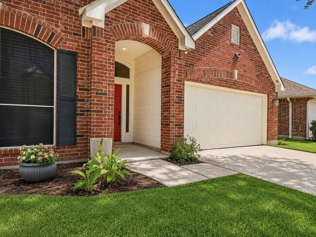 Building Photo - 6114 Menor Crest Dr