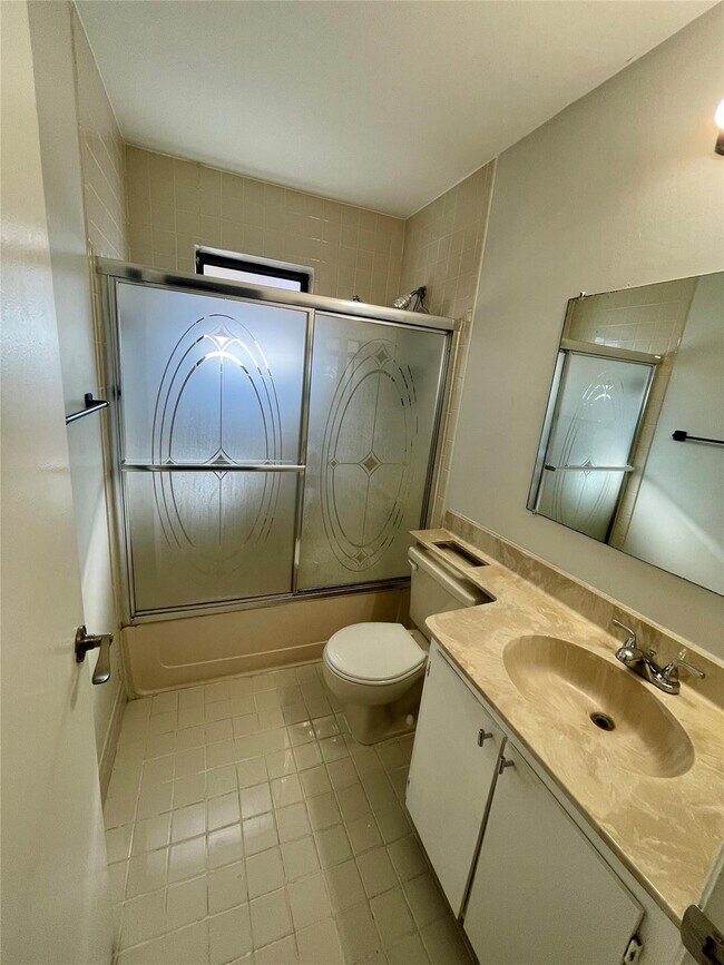 Building Photo - 5512 N Park Rd