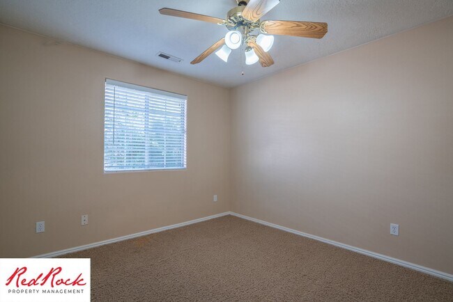 Building Photo - Pet Friendly - 4 Bed 2 Bath for rent in St. George