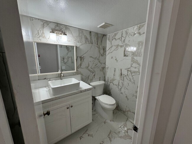 Building Photo - 1423 Portofino Dr