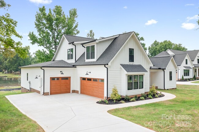 Building Photo - 106 Arbor Dr