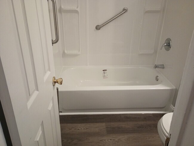 Building Photo - 865 Lancaster Ave