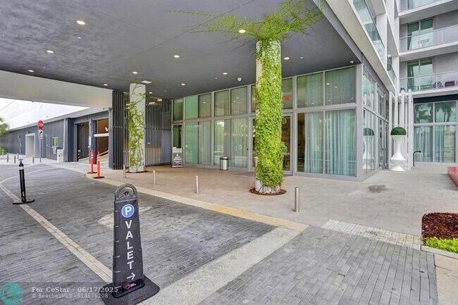 Building Photo - 2000 Metropica Wy