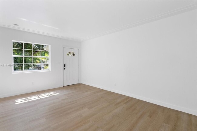 Building Photo - 4725 NE Miami Ct