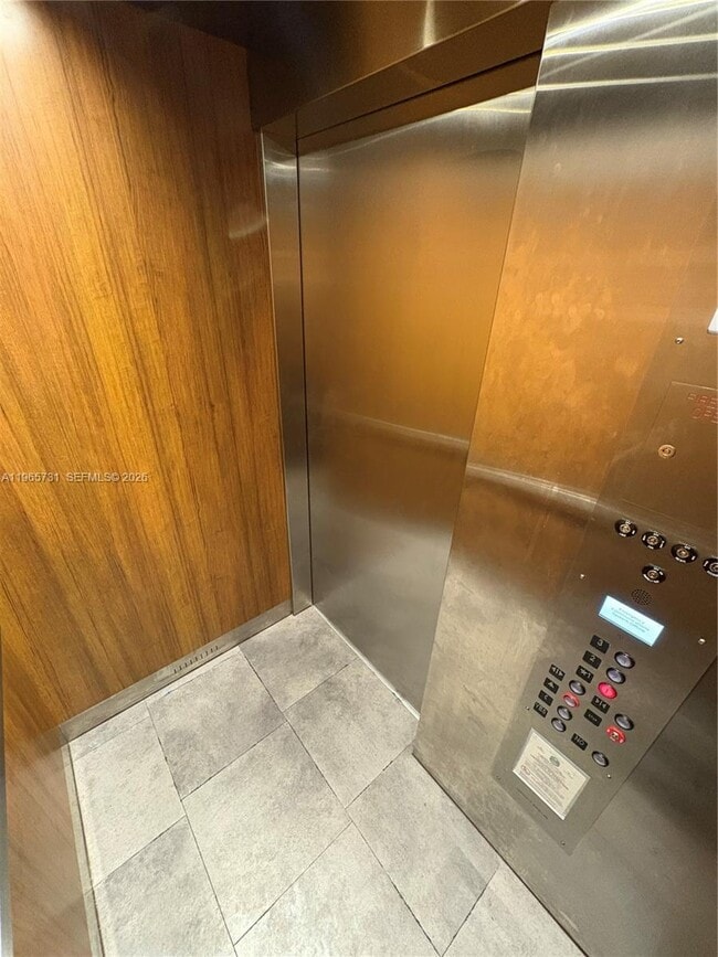 Building Photo - 16215 NE 18th Ct