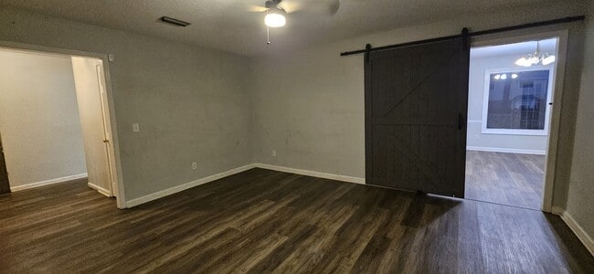 Building Photo - 211 Plantation Rd