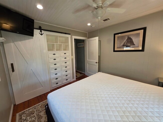 Building Photo - 430 S 1st St