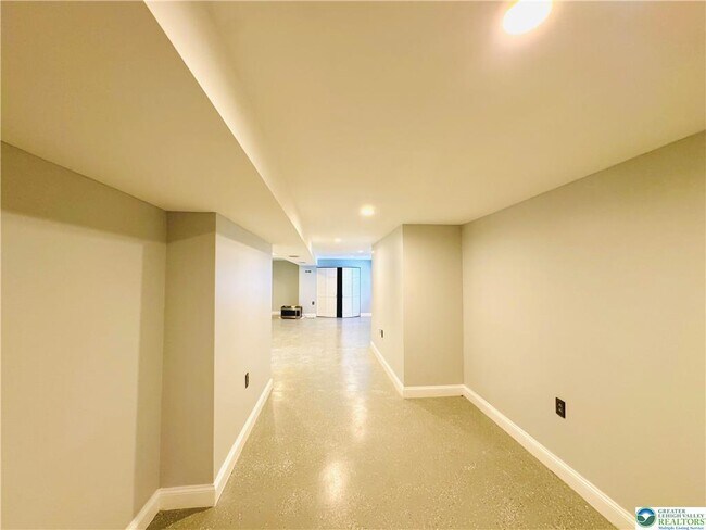 Building Photo - 6945 Hunt Dr