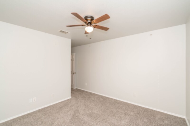 Building Photo - 10806 Mathom Landing