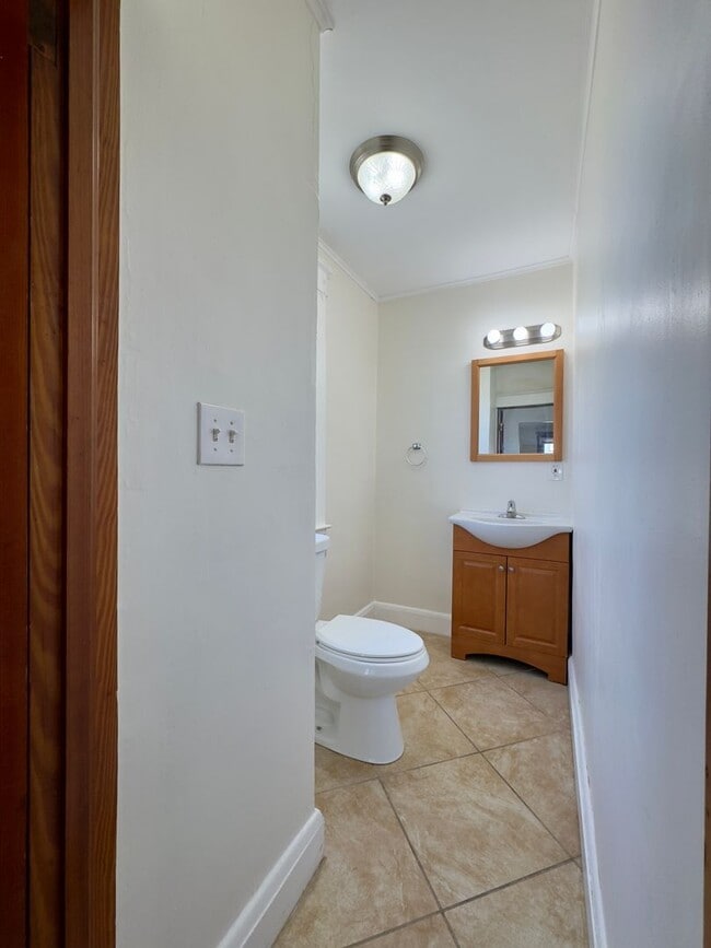 Building Photo - Fantastic 3-Bedroom Overlea Home with Open-Floor Plan!