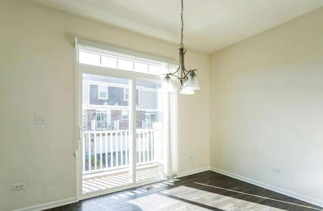 Building Photo - 4443 Monroe Ct