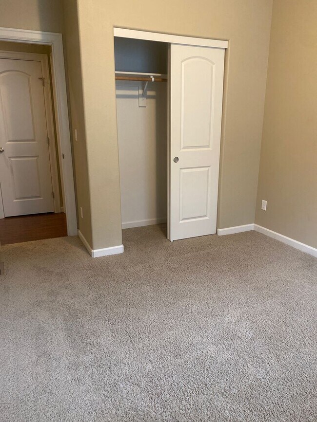 Building Photo - CLEAN AND QUIET 3bd/2ba West Salem Home - ...