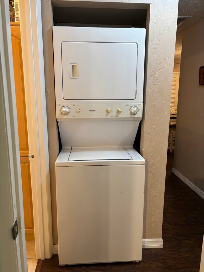 Building Photo - 2924 Clark Rd