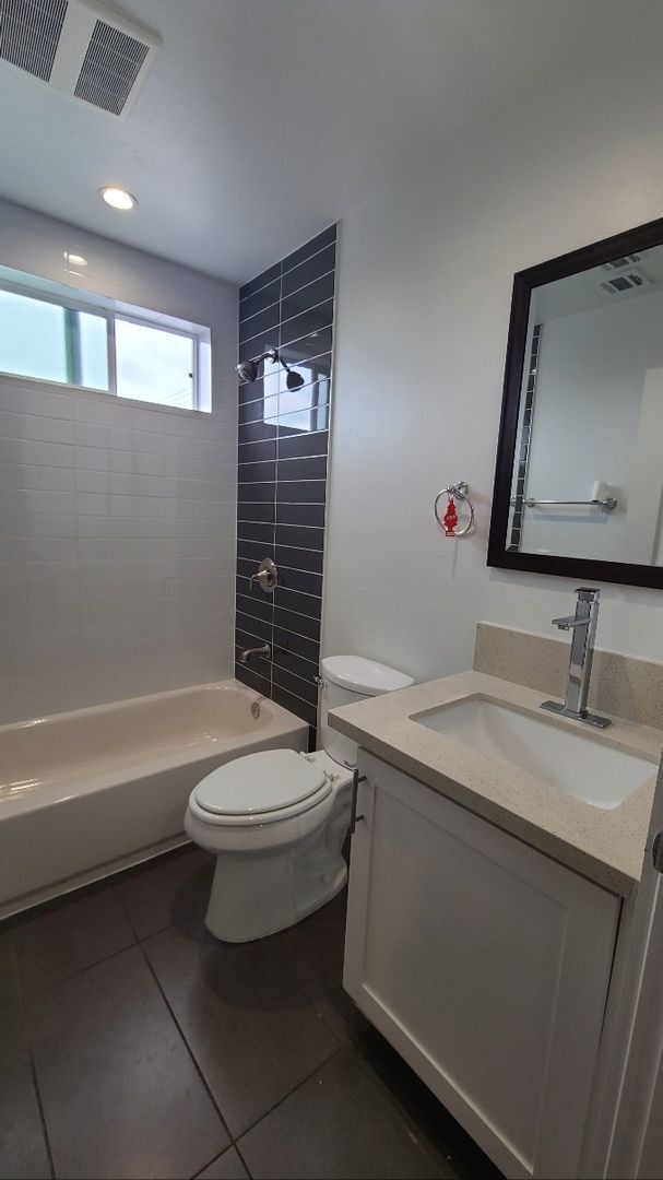 Building Photo - 32(839)