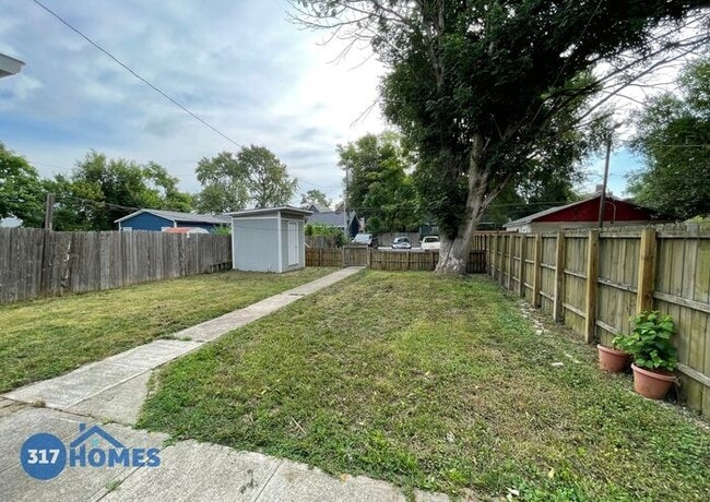 Building Photo - Completely renovated 2 bedroom 1 bath Dupl...