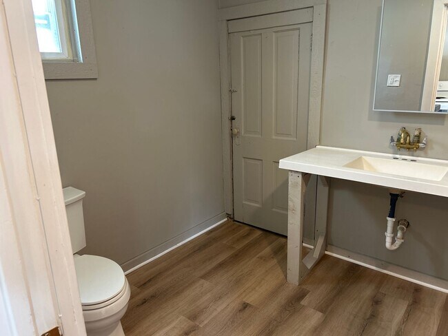 Building Photo - 107 Morgan St