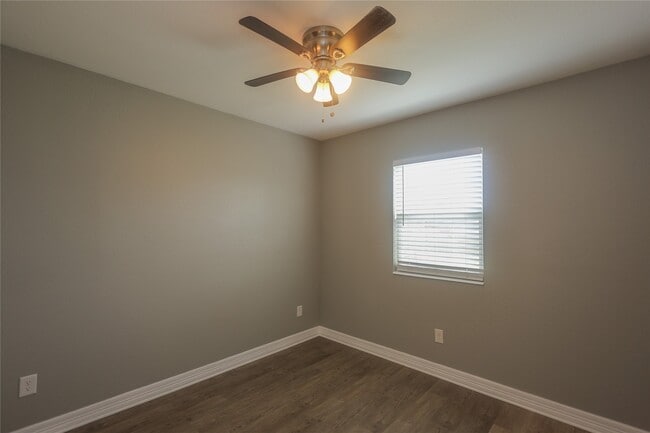 Building Photo - 23091 S Wildwood Dr