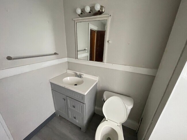 Building Photo - SECTION 8 & EDEN Accepted!!! Cleveland Charm Reimagined — Fully Renovated Home!