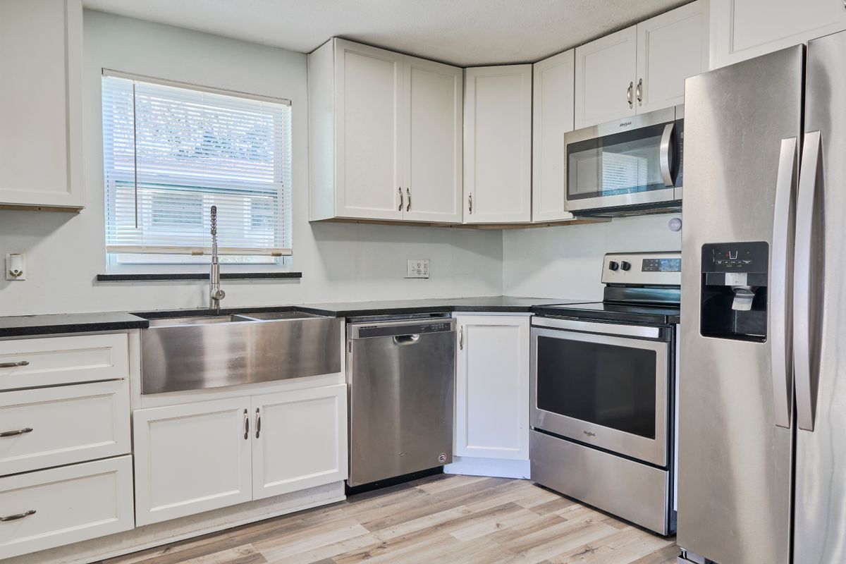 Building Photo - 395 Aurora Boulevard