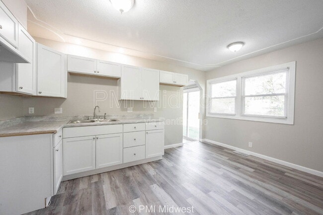 Building Photo - 6276 Eastgate Ave