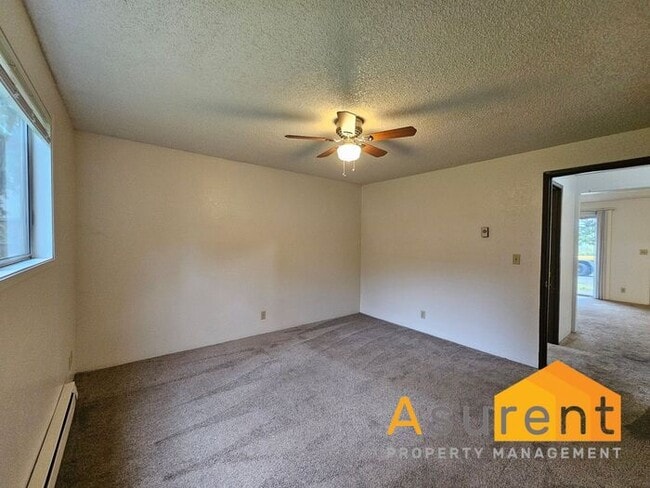 Building Photo - MOVE IN SPECIAL: $500 OFF on First Full Months Rent! Charming 4-Plex 2 Bedroom 1 Bathroom Unit Av...