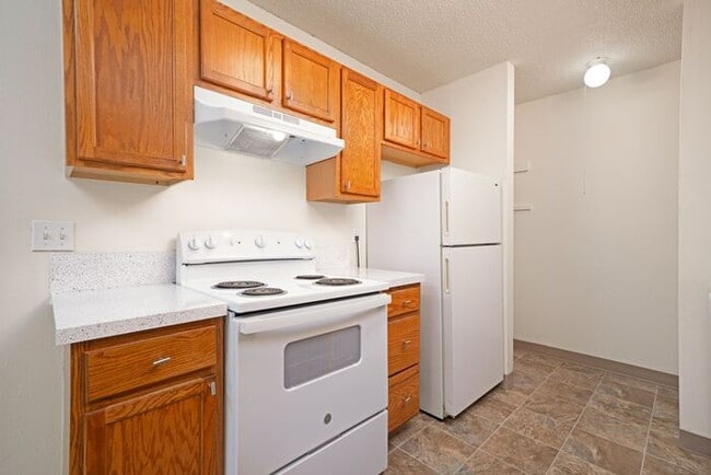 Building Photo - 3 bedroom home. FIRST MONTH FREE & A 55in FLAT SCREEN TV!