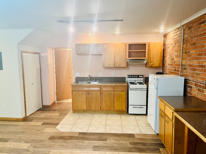 Building Photo - 124 S 2nd St