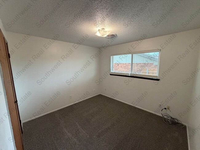 Building Photo - Newly Renovated 2 bedroom 1 bathroom