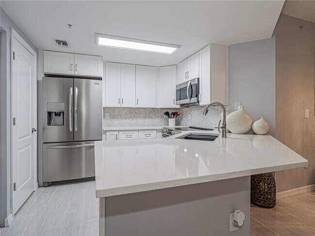 Building Photo - 5080 Fairways Cir