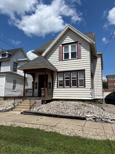 Building Photo - 212 W Hillsdale St