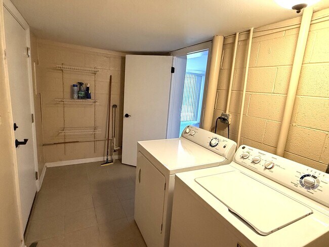 Building Photo - 206 Barcliffe Ln