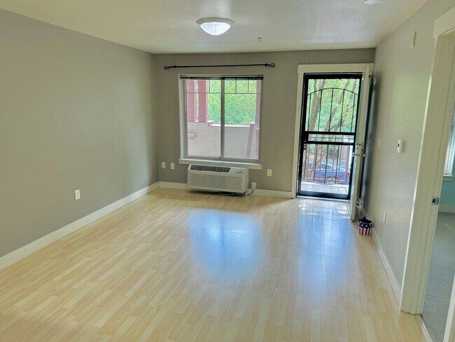 Building Photo - 9817 NE Irving St