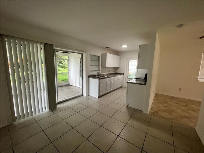 Building Photo - 3278 Jamestown St