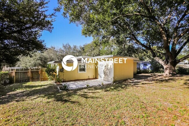 Building Photo - 3 Bedroom Pet-Friendly Home in Apopka, FL with Main Street Renewal