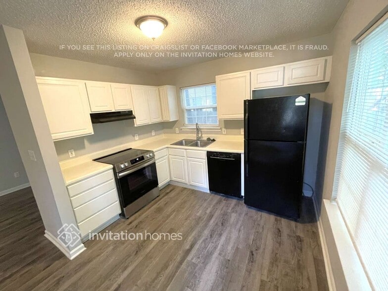 Building Photo - 6022 Country Walk Dr