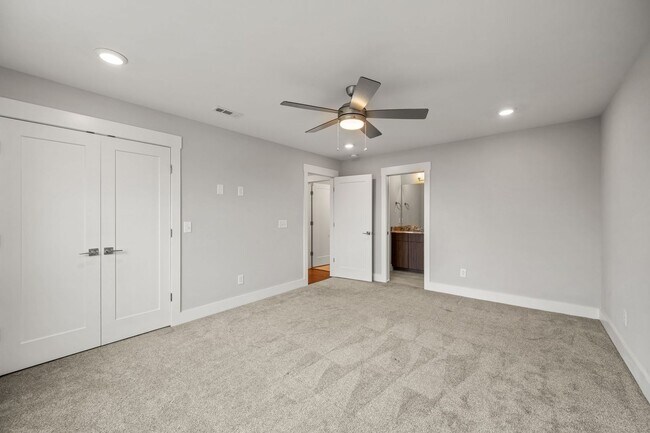 Building Photo - Charlotte Park Home