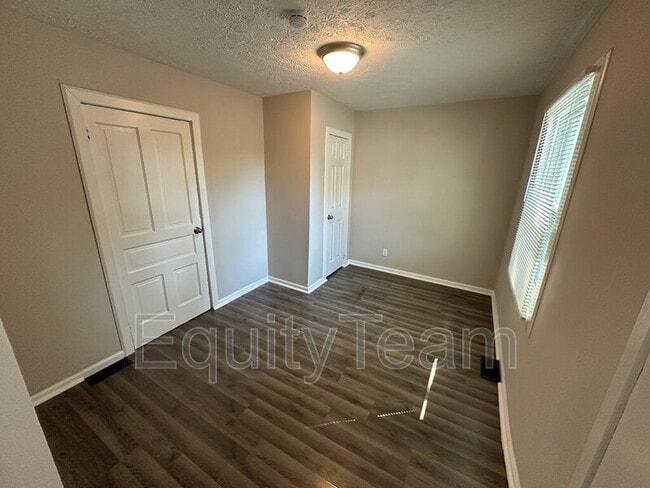 Building Photo - 625 Symmes Ave