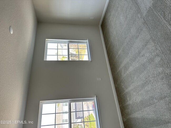 Building Photo - 137 Tower Ct