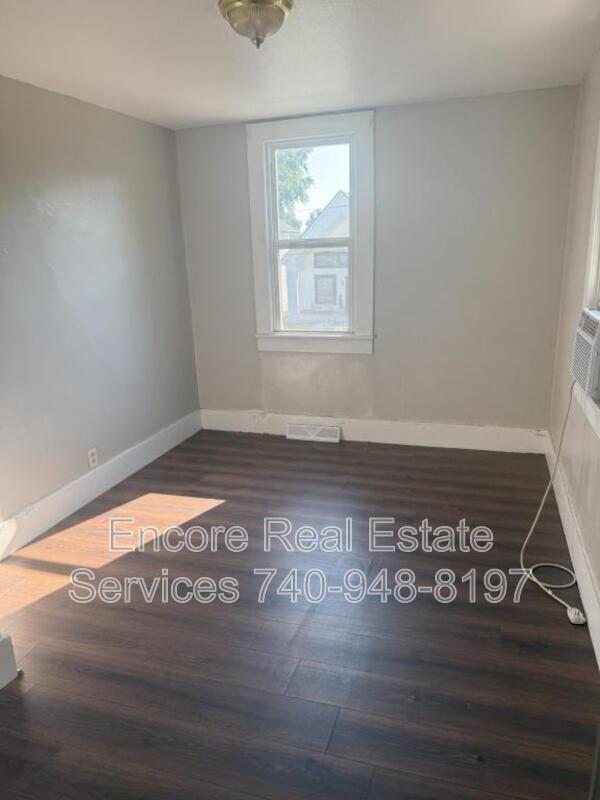 Building Photo - 144 1/2 S 3rd St