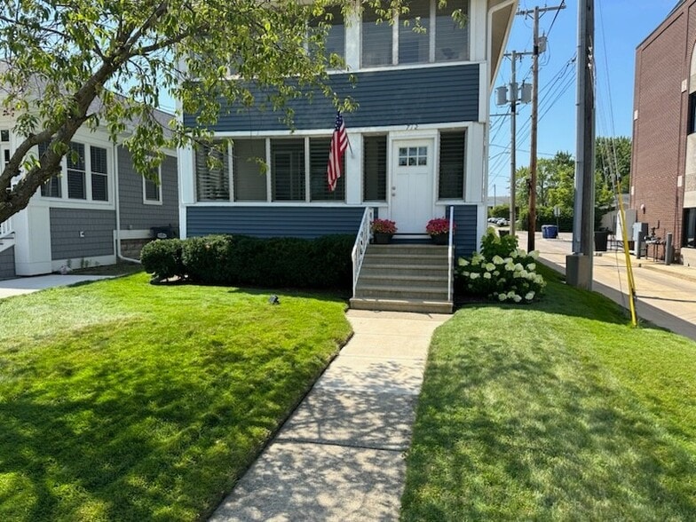 Building Photo - 712 Broad St