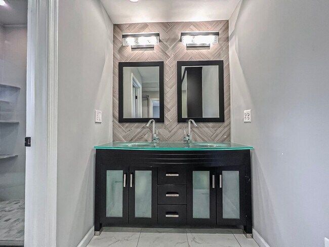 Building Photo - Magnificent 5 Bed 3 Bath Colonial Home Sitting On Massive Lot In Sought After Cabels Mills