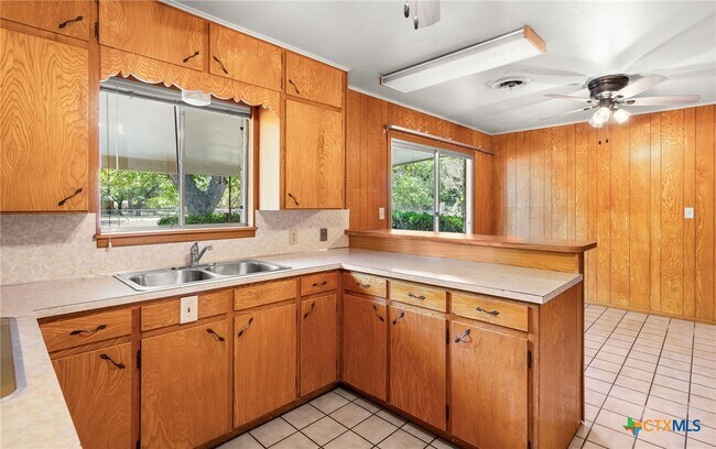 Building Photo - 1236 Rivercrest Dr