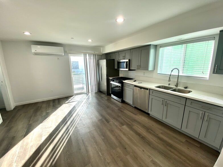 Building Photo - 1885 1/2 W 20th St