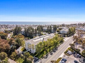 Building Photo - Updated Versailles Condo in Newport Beach