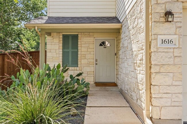 Building Photo - 1616 Strickland Dr