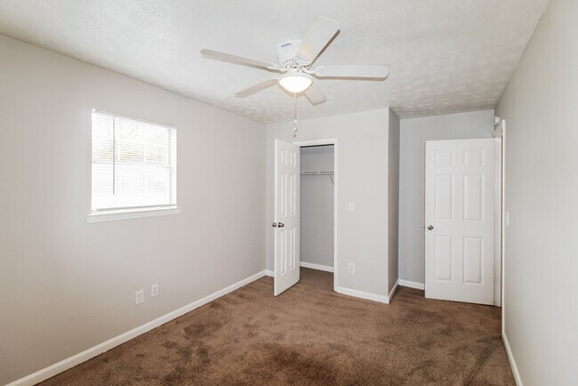 Building Photo - 2175 Red Rose Ln